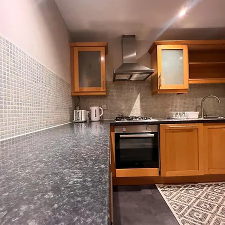 Airport Entire House شقة